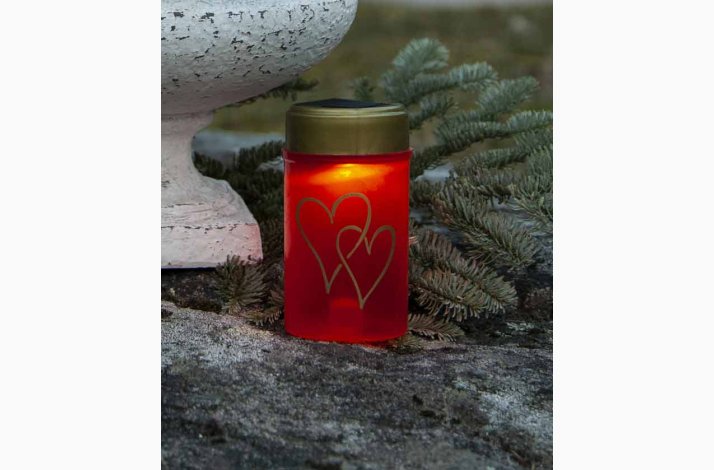 Solcelledrevet Gravlys - Rdt med hjertemotiv og med Varm Hvidt Lys