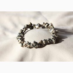 Armbnd med jaspis dalmatiner chip i elastik - Krystal armbnd