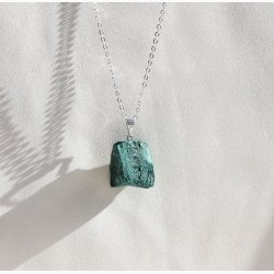 R Malachite med metalje - krystal vedhng