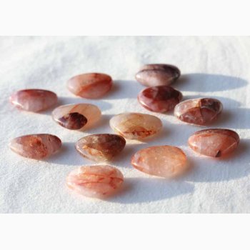 Hematoid Rd Hjerte krystal - stk. pris (2,7 cm til 3,6 cm)