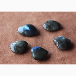 Labradorite Hjerte krystal - stk. pris (fra 2,8 cm til 3,6 cm)