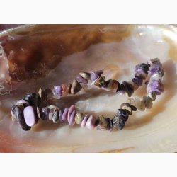 Armbnd med charoite chip - Krystal armbnd