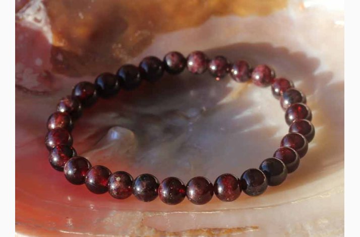 Armbnd med Granat kugleformede (6-7 mm) - Krystal armbnd
