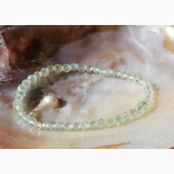 Armbnd med Prehnit kugleformede i elastik - Krystal armbnd