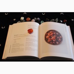 De smukkeste krystaller af Juliette Thornbury, Bog