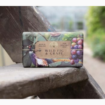 Fast h�nds�be � Wild Fig & Grape (med sheasm�r) � 190 g, The English Soap Company
