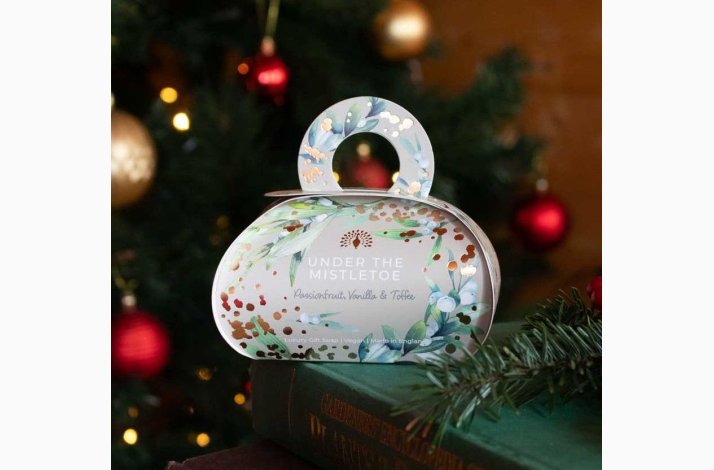 Fast h�nds�be gave�ske � Under the Mistletoe � 260 g - Jule h�nds�be | The English Soap Company