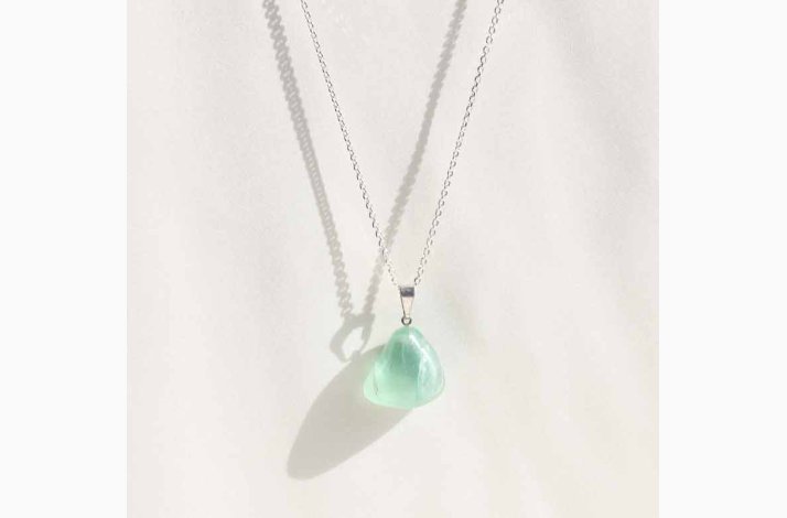Green fluorite med metalje - krystal vedhng