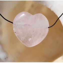 Hjerteformet rosakvarts krystal vedhng