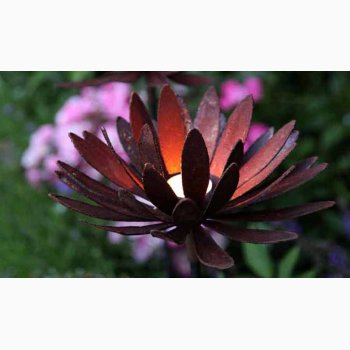 Krysantemum i jern med rustr�d patina H:114 cm, stk. pris