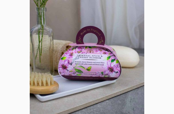 H�nds�be Signature Oriental Spice &amp; Cherry Blossom Gaves�be � 260 g | The English Soap Company