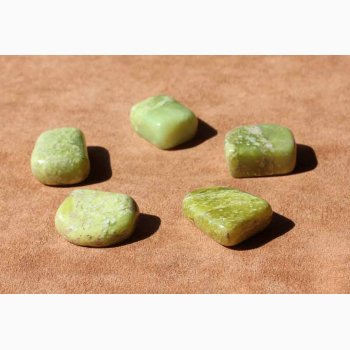 Limegul serpentin krystal - stk. pris