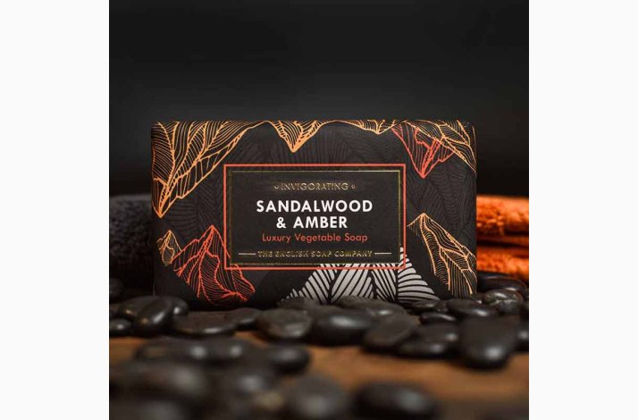 Hndsbe Radiant Sandalwood &amp; Amber (Sandeltr), 190 g  The English Soap Company  Mnd