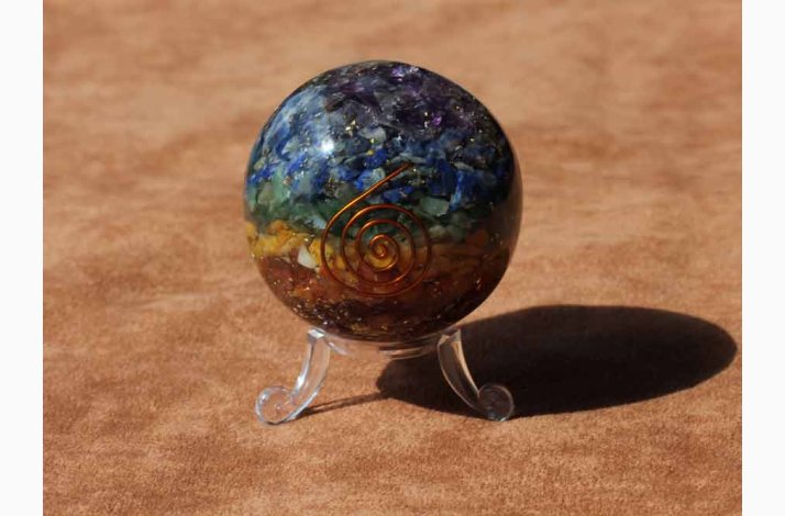 Orgonit Kugle 7 chakra : 5,5 cm med fod