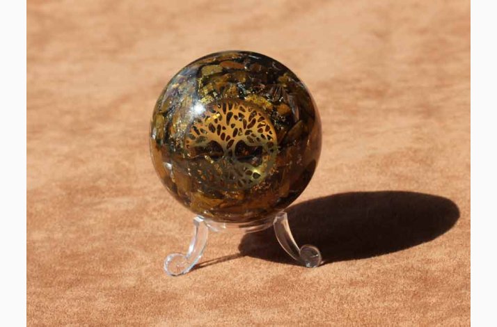 Orgonit Kugle Tigerje med livets Tr :5,5 cm og med fod