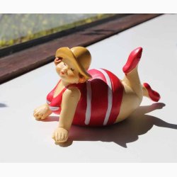 Badedame rd/hvid med hat liggende - figur