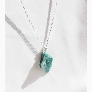 R Jadeite med metalje - krystal vedhng