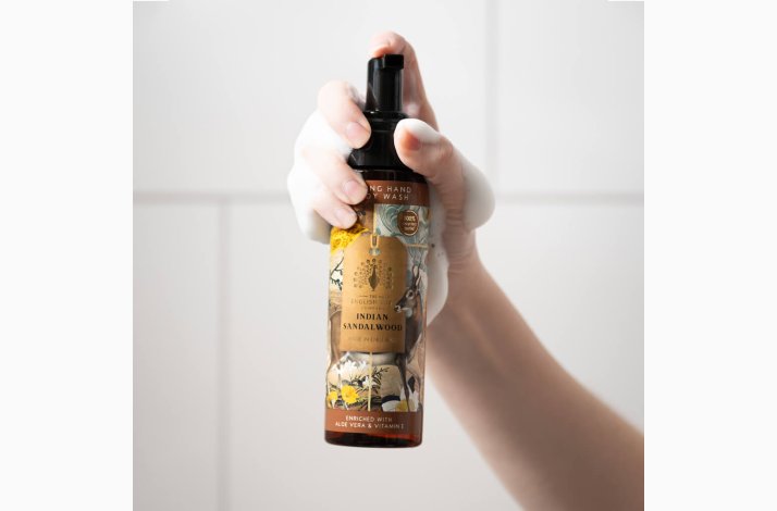 Skumh�nds�be � Indian Sandalwood / Indisk sandeltr� � med aloe vera &amp; vitamin E � 200 ml | The English Soap Company