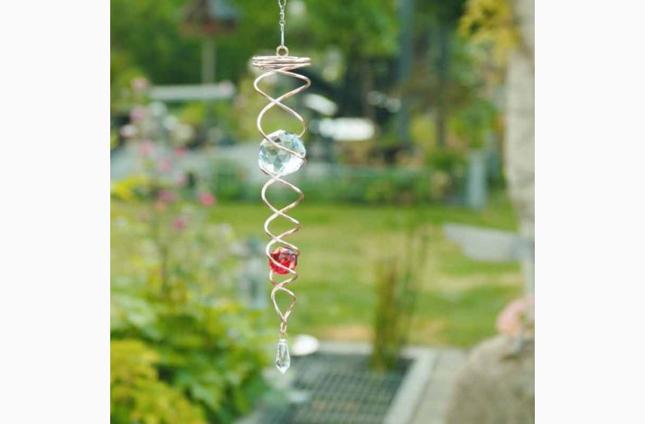 Vindspinner i kobberfarvet stl/glas med 2 facetslebet glaskugler (Rd og klar) H: 34 cm