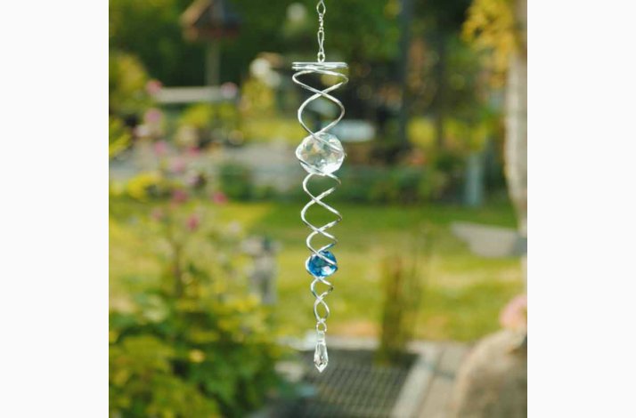 Vindspinner i metal/glas med 2 facetslebet glaskugler (Bl og klar) H: 34 cm