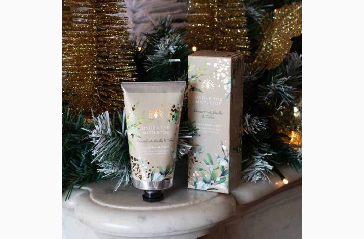 H�ndcreme � Under the Mistletoe / Under Misteltenen (med sheasm�r, aloe vera &amp; vitamin E) 75 ml, Luksuri�s Juleh�ndcreme | The English Soap Company