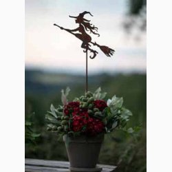 Lille flyvende heks p stang i jern