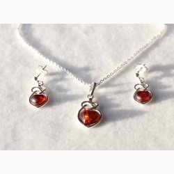 Smykkest med Ravhjerte i slvbnd i slvkde og reringe - Ravsmykke