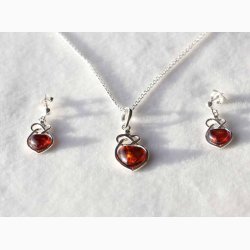 Smykkest med Ravhjerte i slvbnd i slvkde og reringe - Ravsmykke