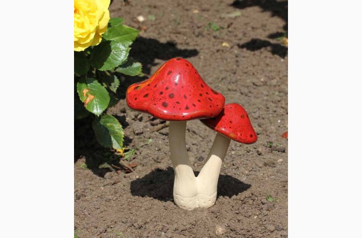 Paddehatte 2 i en 21 cm hj, Rd i keramik