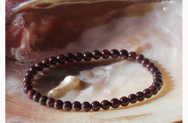 Armbnd med Granat kugleformede ( 4 mm) - Krystal armbnd