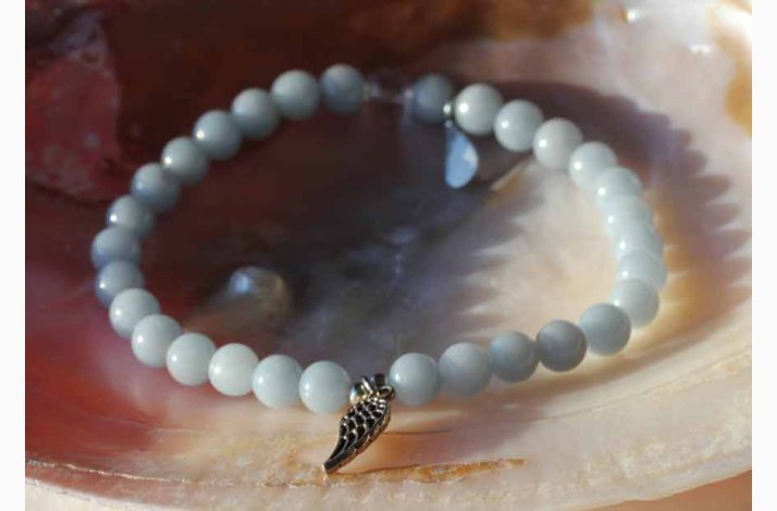 Armbnd Angelite med engleformede vinge - Krystal armbnd