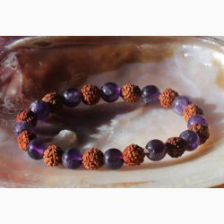 Armbnd med Rudraksha/ametyst kugleformede ( 8 mm)  - Krystal armbnd