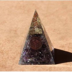 Orgonit Pyramide ametyst med livets blomst 5 x 5 x 8 cm