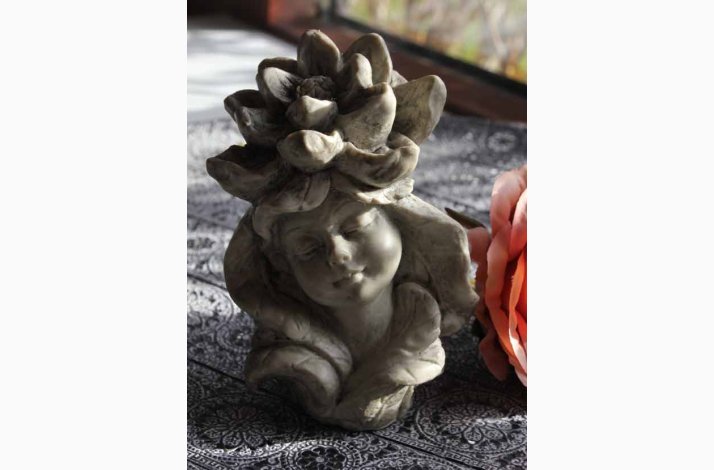 �kande pige betonfarvet - Buste