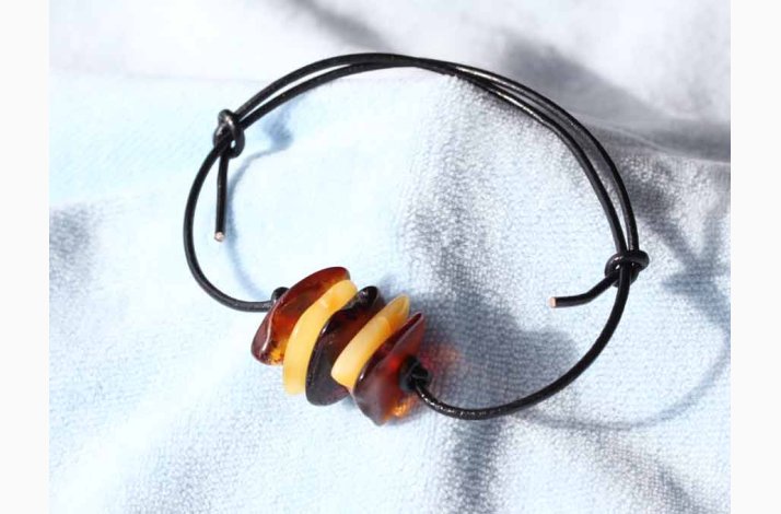 Armbnd med ravstykke (miks ravstykker)