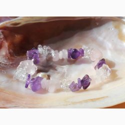 Armbnd med Ametyst, bjergkrystal og Rosakvarts chip - Krystal armbnd