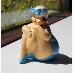 Badedame bl/hvid med krydset ben - figur
