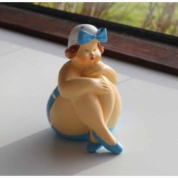 Badedame bl/hvid med krydset ben - figur