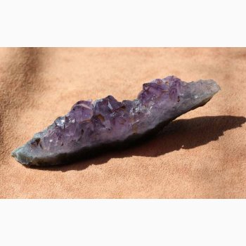 Ametyst klynge krystal B6 ( ca. L:11,3 cm, B:2,2 cm, H:3,0 cm)