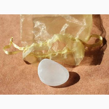 Bjergkrystal med frostet udseende i gylden gazepose - Flodkrystal