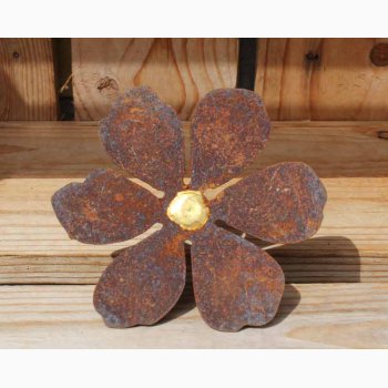Vgkunst - (1 stk. Blomst) med guldfarvet blomsterknop (D: ca.10 cm) i jern med rustrd patina