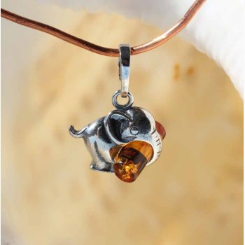 Slv Elefant med rav trstamme i slv vedhng - Ravsmykke