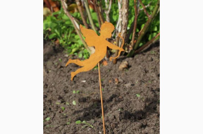 Engel med vinger p metalstick rustrd patina H:30 cm incl stick., vlg