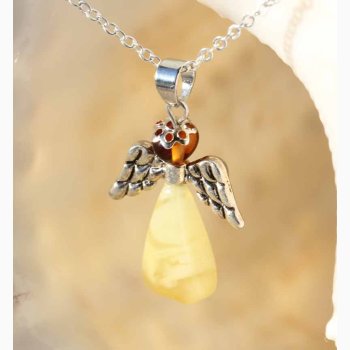 Rav Engel med store ternede vinger i vedhng med forslvet kde - Ravsmykke