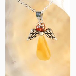 Rav Engel med store ternede vinger i vedhng med forslvet kde - Ravsmykke