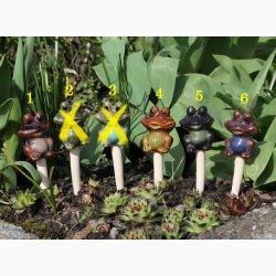 Sm� fr�er p� stick, H: ca.13 cm i keramik, v�lg
