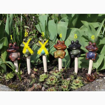 Sm� fr�er p� stick, H: ca.13 cm i keramik, v�lg