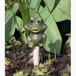 Sm frer p stick, H: ca.13 cm i keramik, vlg