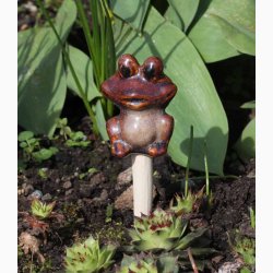 Sm frer p stick, H: ca.13 cm i keramik, vlg