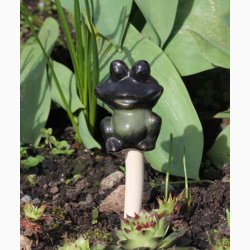 Sm frer p stick, H: ca.13 cm i keramik, vlg